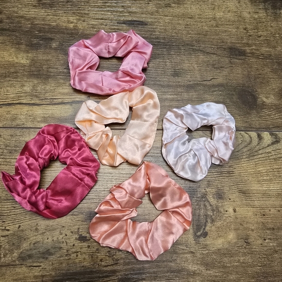 3/$15 New Silk Scrunchies Set of 5 Pink and Peach Tones - Picture 5 of 5